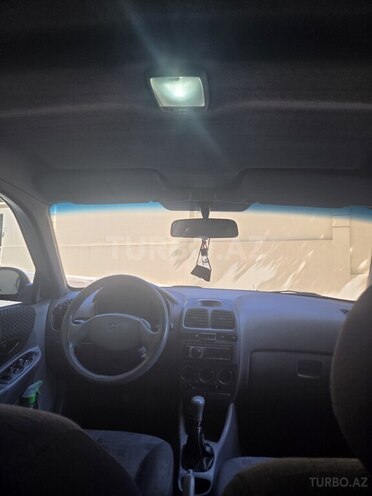 Hyundai Accent-13