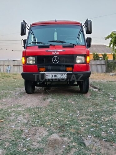 Mercedes 208 D-15