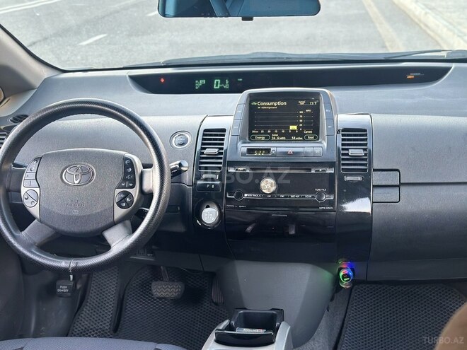 Toyota Prius-7