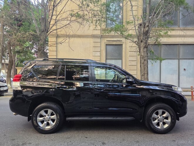 Toyota Land Cruiser Prado-5