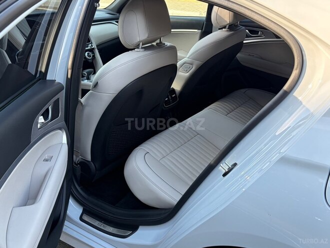 Hyundai Genesis-6