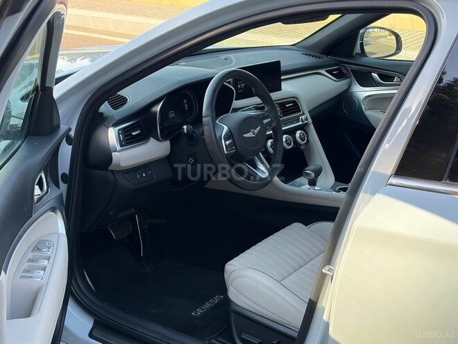 Hyundai Genesis-4
