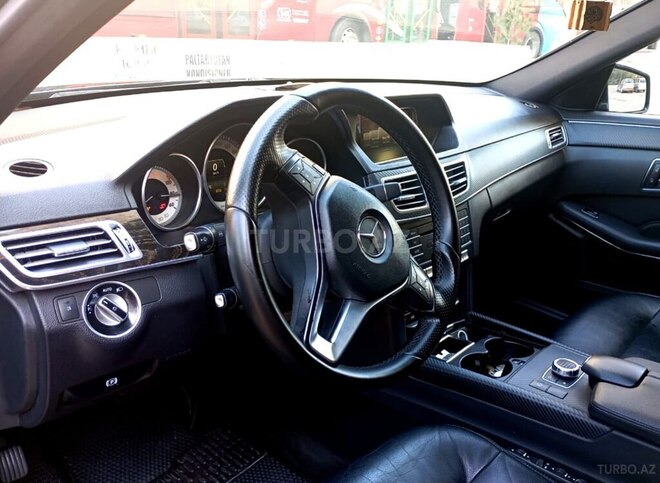 Mercedes E 220 d-12
