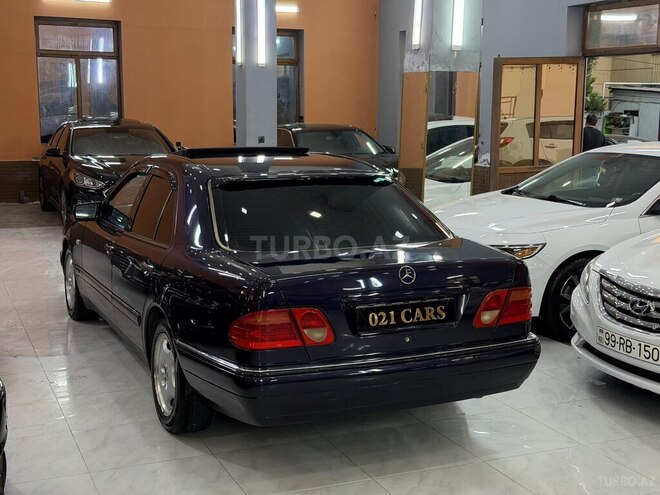 Mercedes E 240-5