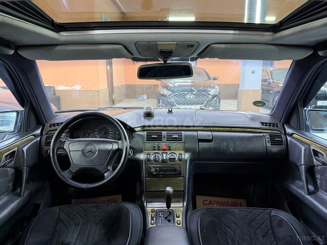 Mercedes E 240-4