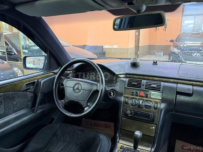 Mercedes E 240-7
