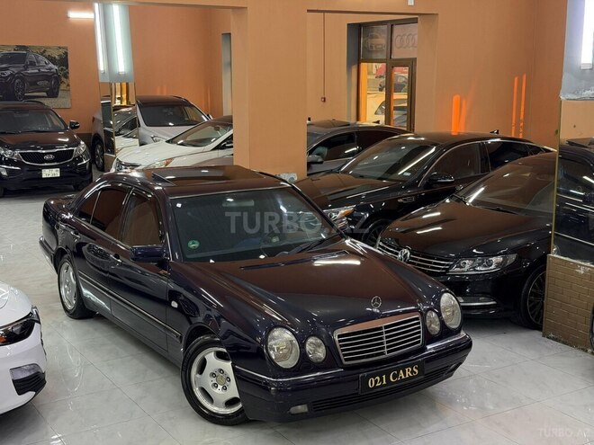 Mercedes E 240-1