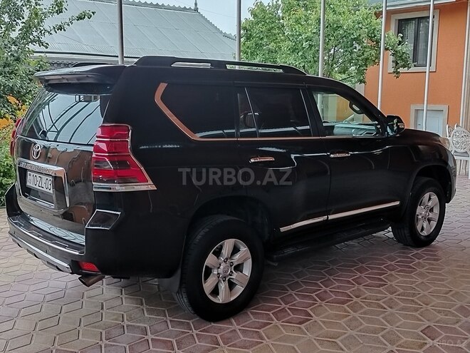 Toyota Land Cruiser Prado-4