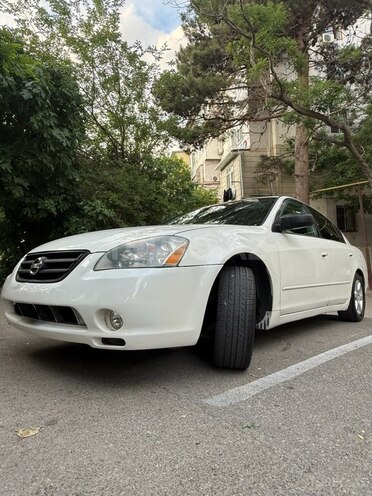 Nissan Altima-1