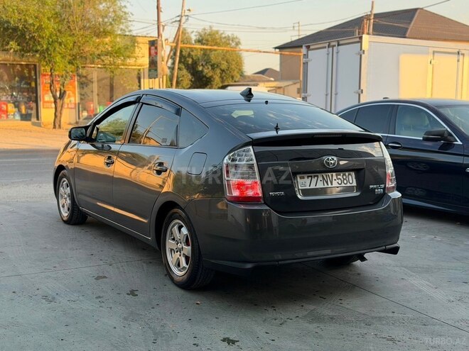 Toyota Prius-4