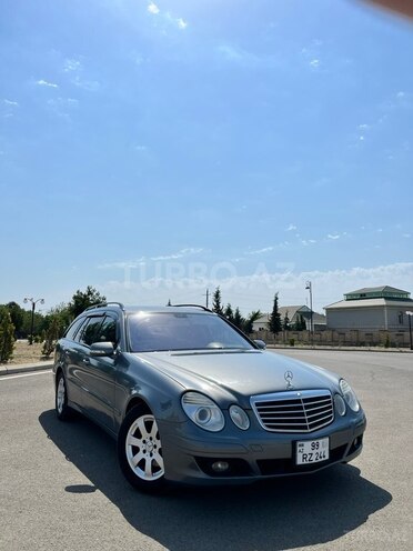 Mercedes E 220-1