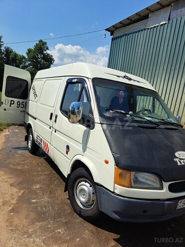 Ford Transit-4