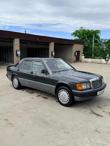 Mercedes 190-2