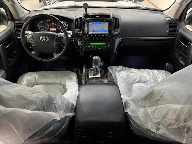 Toyota Land Cruiser-3