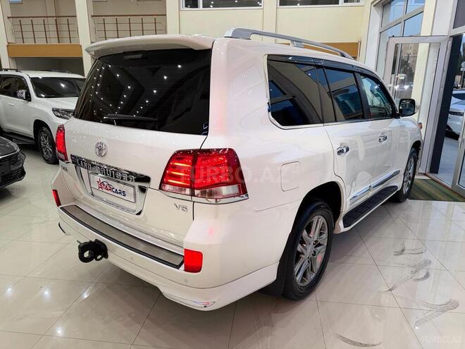 Toyota Land Cruiser-9