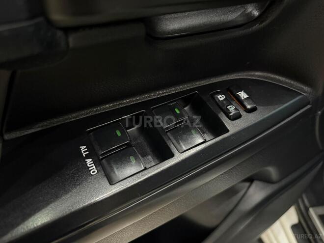 Toyota Land Cruiser-14