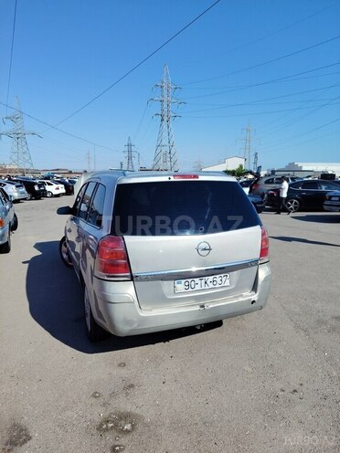 Opel Zafira-2