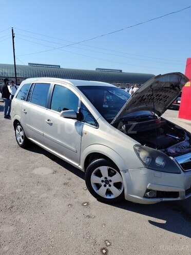 Opel Zafira-9