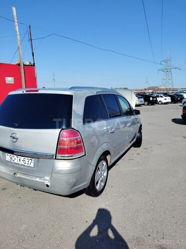Opel Zafira-8