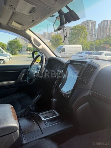 Toyota Land Cruiser-14