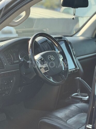 Toyota Land Cruiser-5