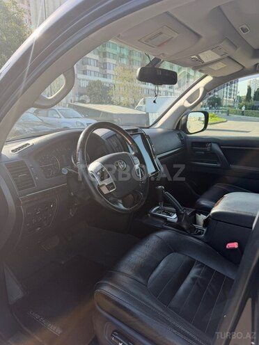 Toyota Land Cruiser-6
