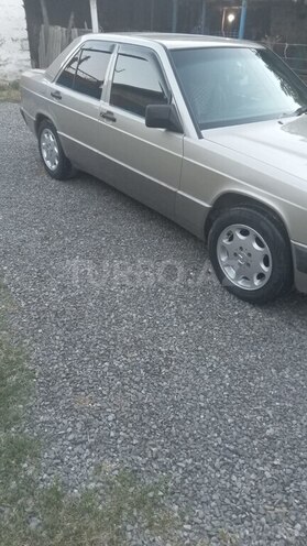 Mercedes 190-5