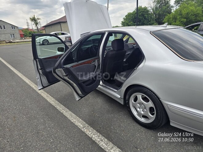Mercedes E 270-5