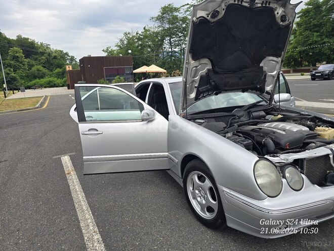 Mercedes E 270-7