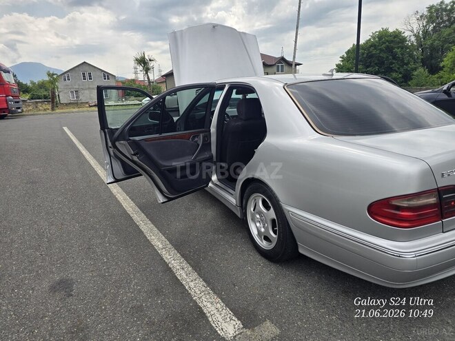 Mercedes E 270-8