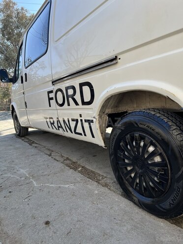 Ford Transit-10