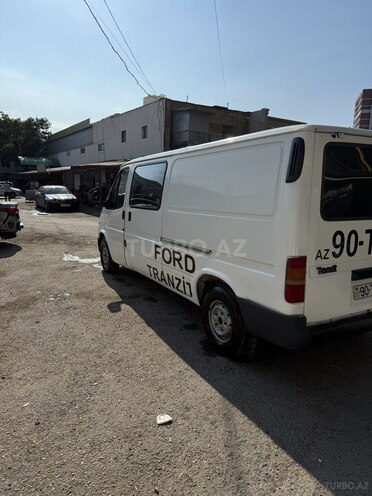 Ford Transit-4