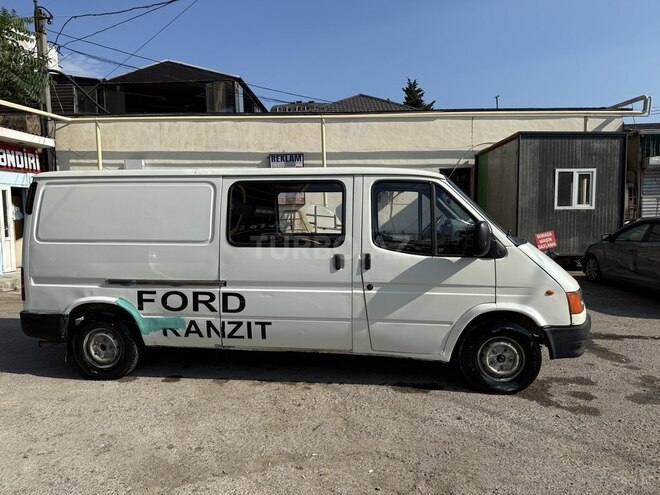 Ford Transit-6