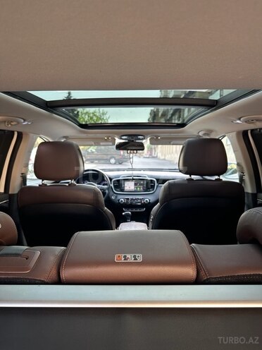 Kia Sorento-13