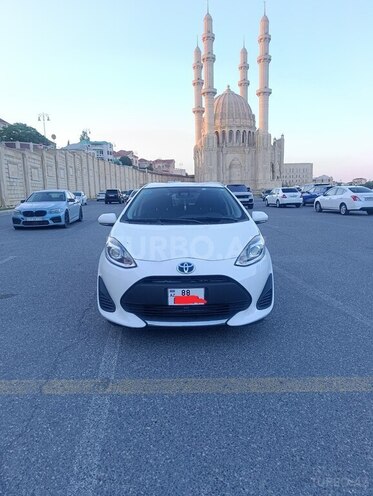 Toyota Aqua-1