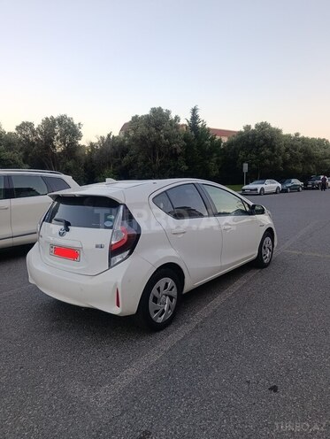 Toyota Aqua-3