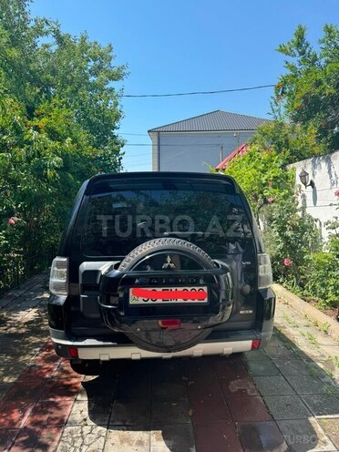 Mitsubishi Pajero-2