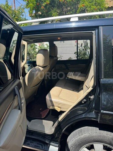 Mitsubishi Pajero-3
