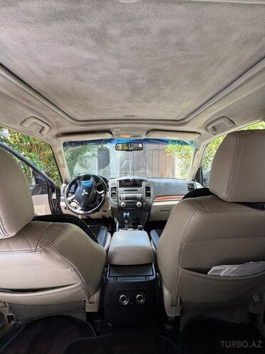 Mitsubishi Pajero-5