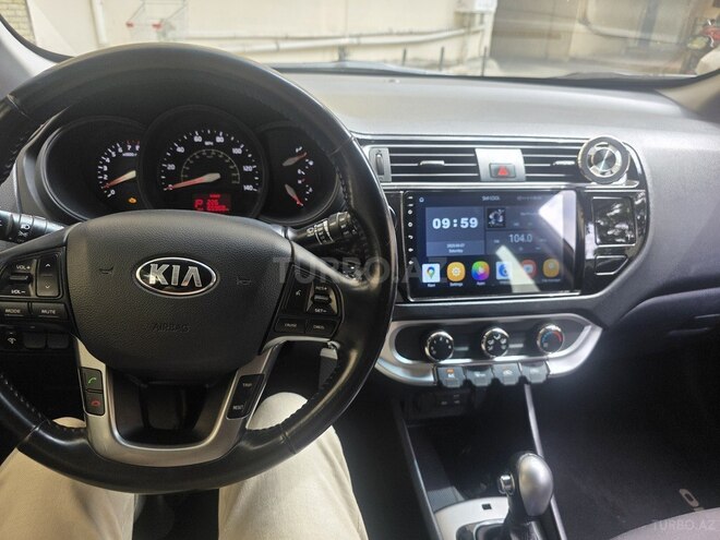 Kia Rio-10