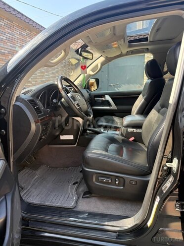 Toyota Land Cruiser-10