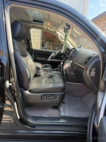 Toyota Land Cruiser-11