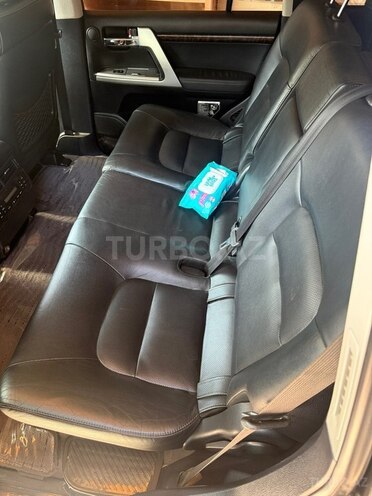 Toyota Land Cruiser-13