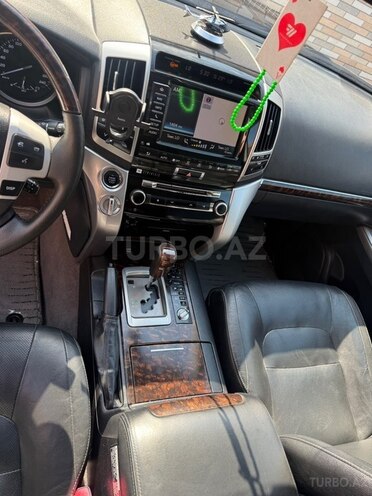 Toyota Land Cruiser-12