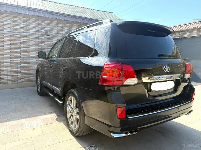 Toyota Land Cruiser-6