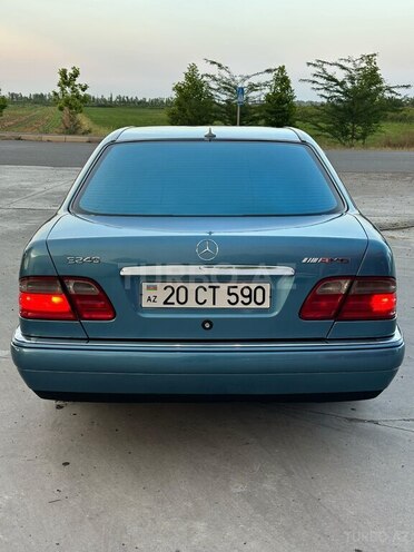 Mercedes E 240-2