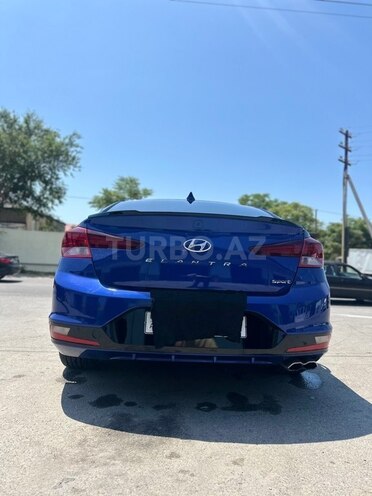 Hyundai Elantra-3