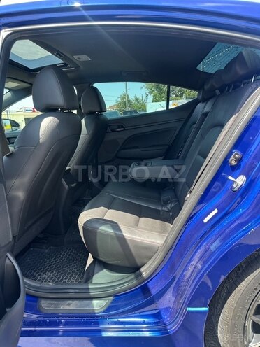 Hyundai Elantra-10