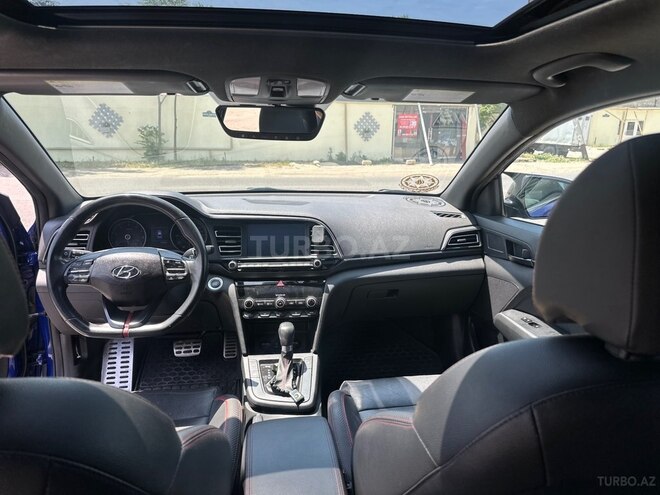 Hyundai Elantra-11
