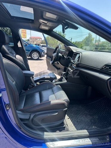 Hyundai Elantra-12